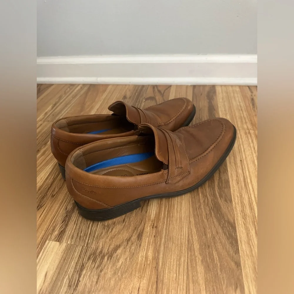 Clarks Men's Brown Leather loafers size 9.5